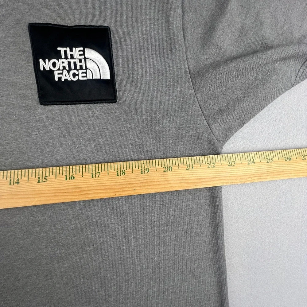 The North Face T-Shirt Mens‎ Large Gray Logo Patch Short Sleeve Gorpcore Casual
